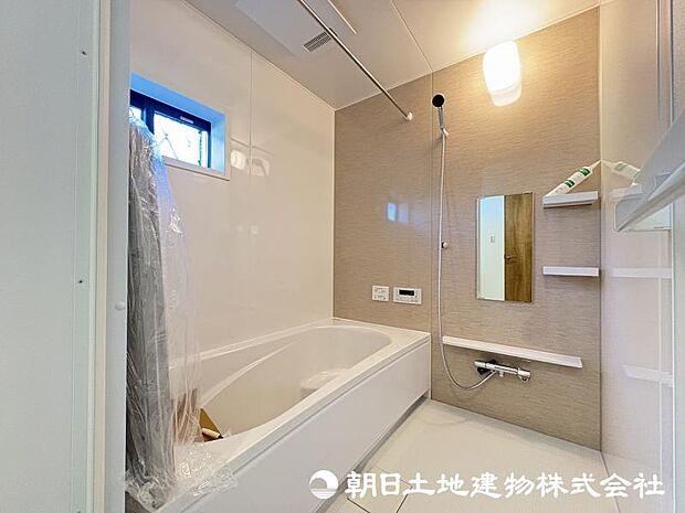 ＜浴室＞1坪タイプの広いユニットバスです。（浴室乾燥機能付き）