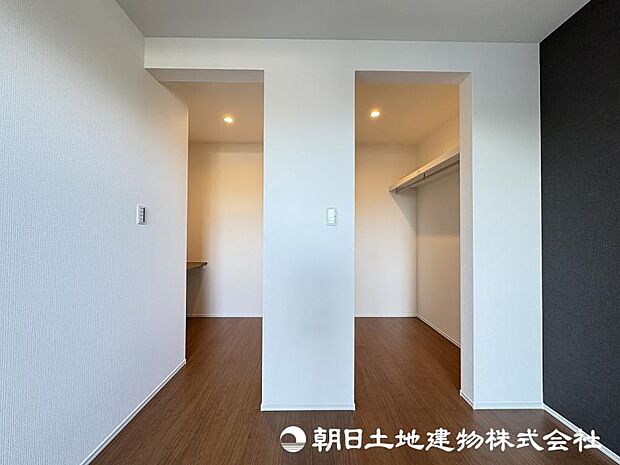 ＜収納＞ご夫婦で使えるウォークインクローゼットも魅力です。