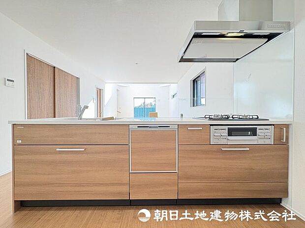 ＜キッチン＞奥様に人気のビルトイン食器洗浄機付です。