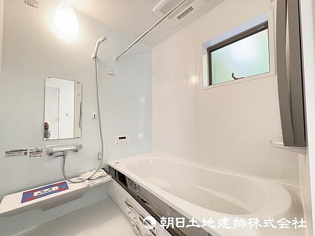 ＜浴室＞1坪タイプの広いユニットバスです。