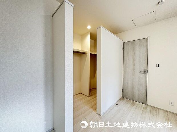 ＜収納＞ご夫婦で使えるウォークインクローゼットも魅力です。