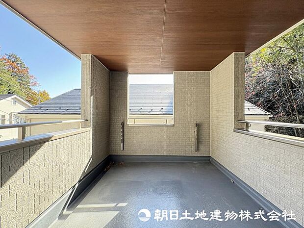 ＜インナーバルコニー＞急な雨でも安心の広いインナーバルコニーです。