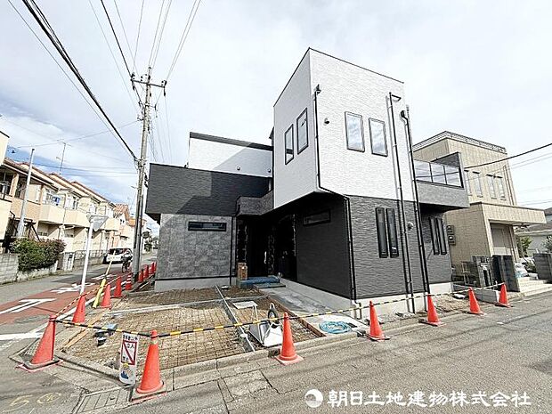 <外観>6m道路の整った住宅地です。角地のため開放感がございます