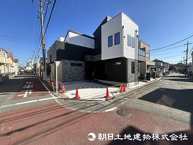 ＜外観＞6ｍ道路の整った住宅地です。角地のため開放感がございます