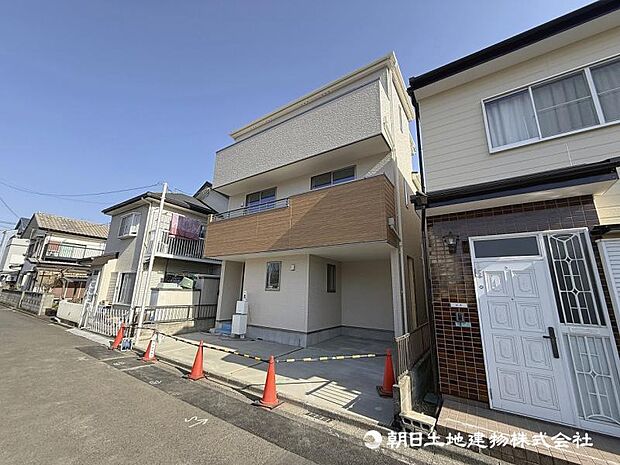 ＜外観＞交通量の少ない道路に面して安心いただけます。