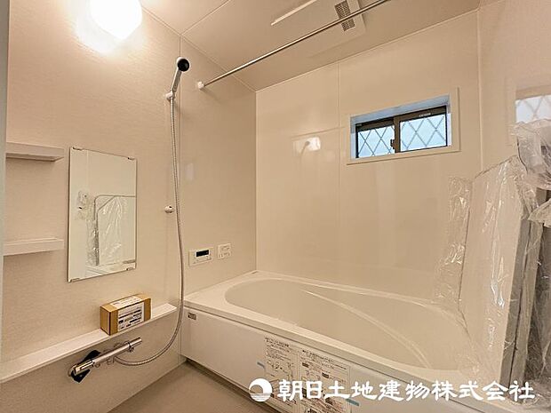 ＜浴室＞1坪タイプの広いユニットバスです。