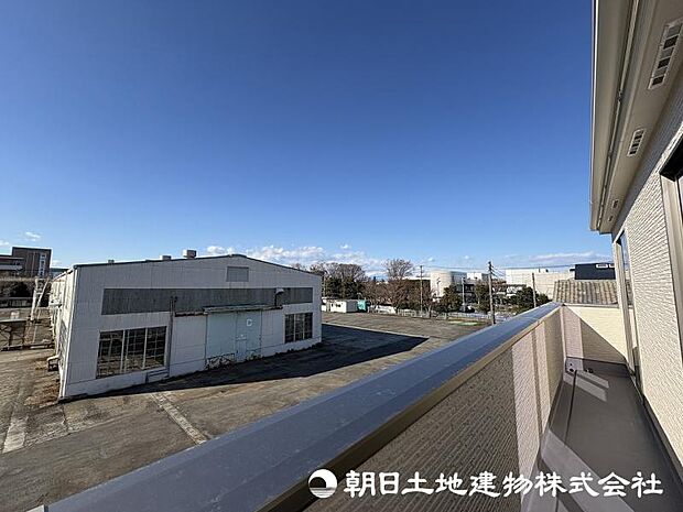 ＜バルコニー＞2階3階の2面バルコニーで便利です。