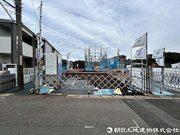 <現地>南西道路に面して陽当たり良好です。