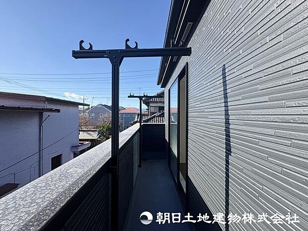 <バルコニー>南向きで陽当たり良好です。