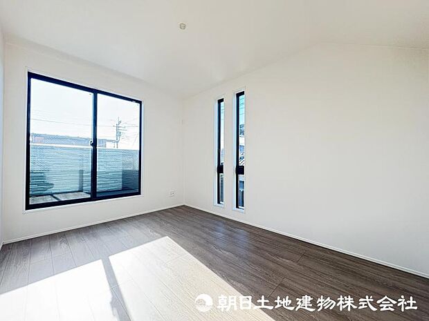 <洋室>バルコニーに面した明るい洋室6帖です。