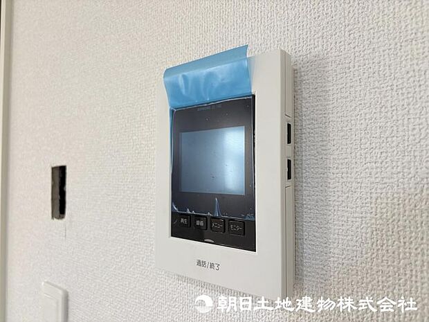 <インターフォン>見やすいカラーモニター付きです。