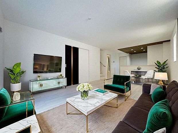 <リビング>南向きの大きな窓がある明るいリビング空間でお寛ぎいただけます。(家具イメージ)