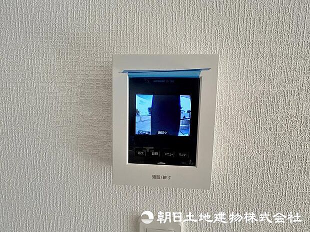 <インターフォン>見やすいカラーモニター付きです。