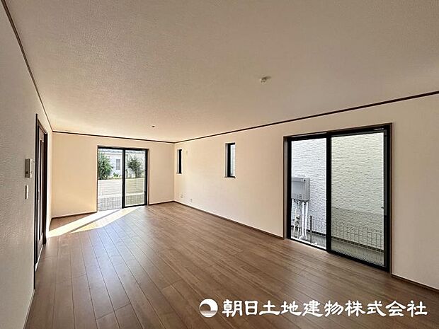 <リビング>開放感のあるLDK20帖でお寛ぎいただけます。