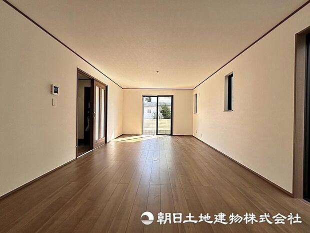 <リビング>室内クリーニング済みですので、実際の明るさや広さをご見学いただけます。