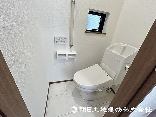 <トイレ>1階2階ウォッシュレット付きトイレです。