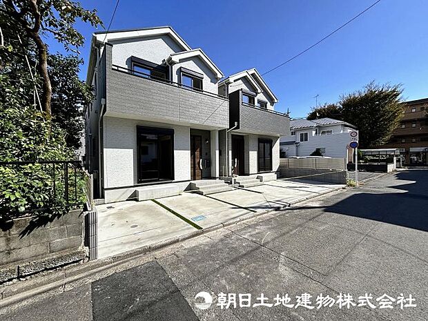 <外観>交通量の少ない幅員5m道路に面して安心いただけます。