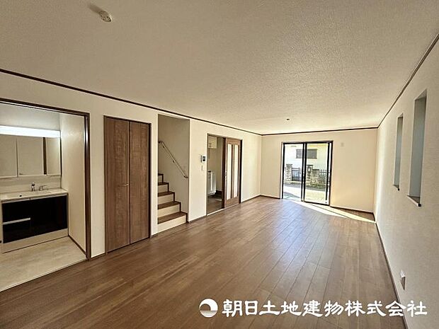 <リビング>お子様の顔が見えるリビングイン階段です。