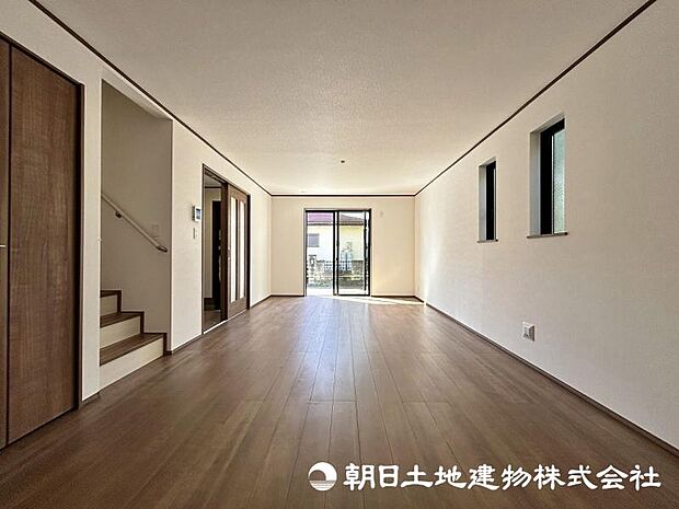 <リビング>広々としているLDK18.75帖でお寛ぎいただけます。