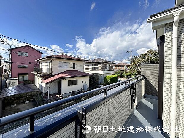 <バルコニー>南西向きで陽当たり良好です。