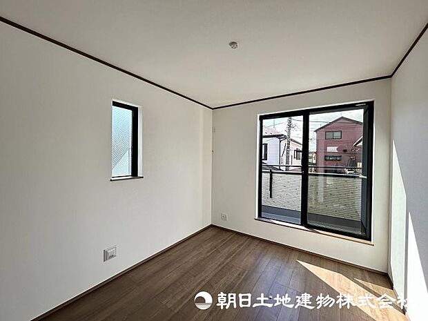 <洋室>2部屋からバルコニーが使えて便利です。