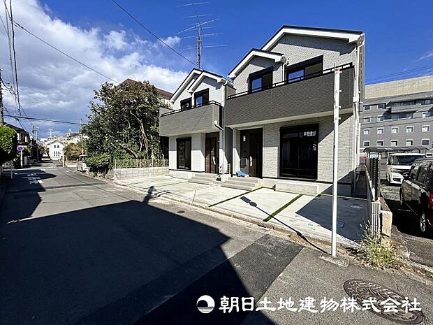 <外観>住宅地内の幅員5m道路に面して安心いただけます。