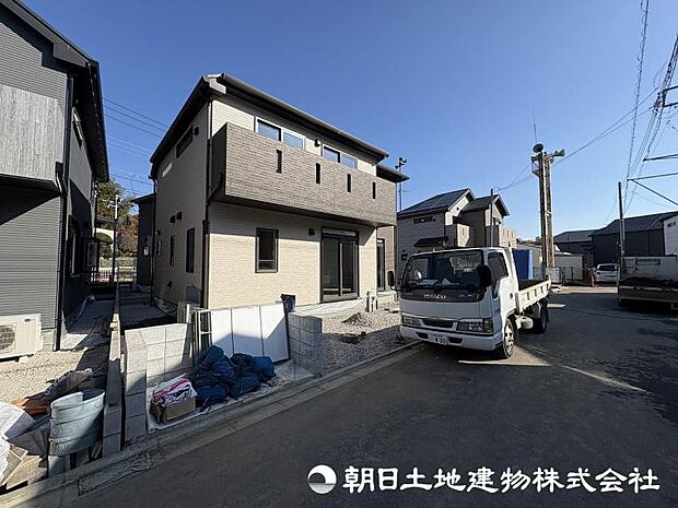 ＜外観＞開発分譲地内の南西道路に面して陽当たり良好です。