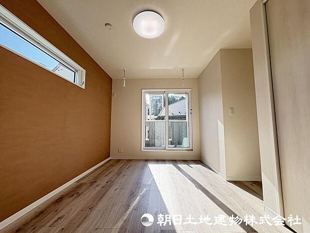 ＜主寝室＞バルコニーに面した明るい主寝室7.3帖です。