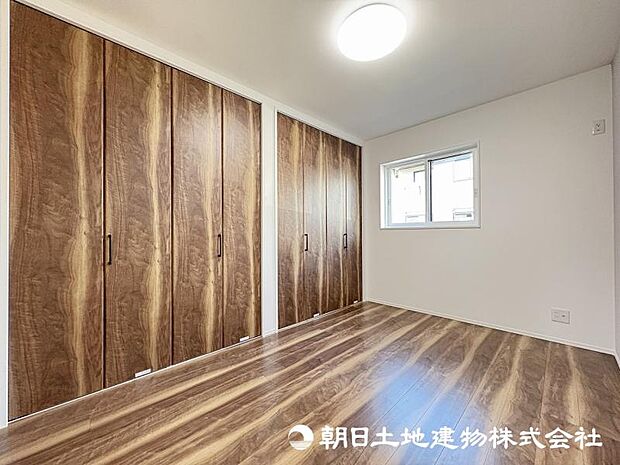 <1階洋室>リビングとつながる洋室5.5帖です。