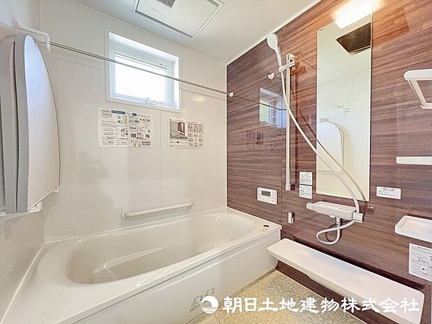 <浴室>1坪タイプの広いユニットバスでゆっくりとバスタイムをお過ごしいただけます。