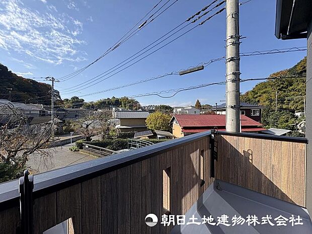 <バルコニー>南西向きで陽当たり良好となっています。