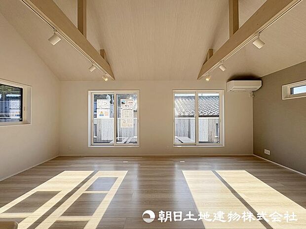 ＜リビング＞広々としているＬＤＫ20帖でご家族団欒をお楽しみいただけます。