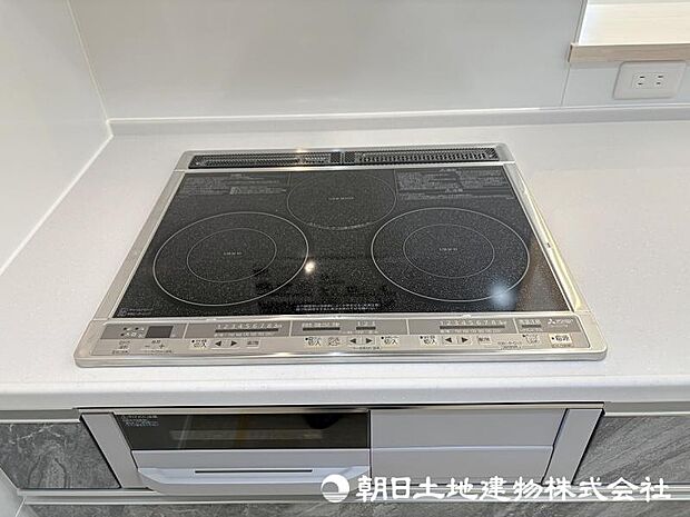＜キッチン＞ＩＨクッキングヒーターやビルトイン食器洗浄機等の設備が整っています。