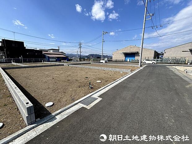 ＜現地＞土地面積37坪、カースペース並列2台駐車可能です。