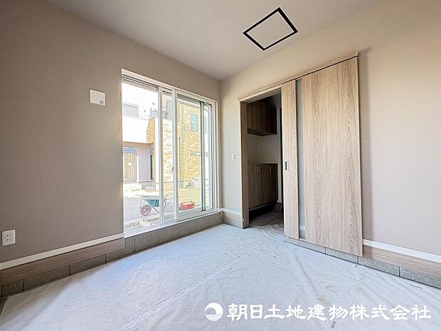 <土間スペース>玄関を入ると4.5帖の土間スペースがあり、色々な使い方ができます。