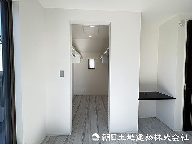 ＜収納＞ご夫婦で使えるウォークインクローゼットも魅力です。