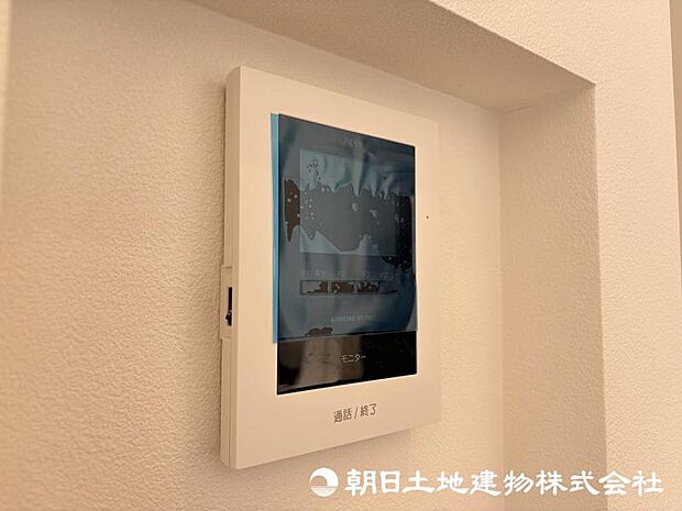 ＜インターフォン＞見やすいカラーモニター付きです。