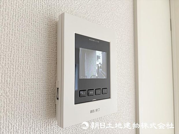 <インターフォン>見やすいカラーモニター付きです。