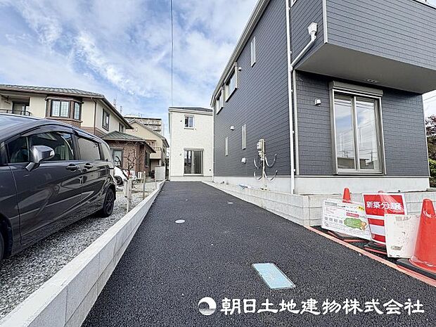 <カースペース>ゆったりと車2台駐車可能です。