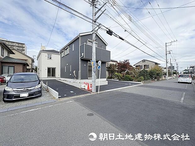 <外観>区画整理地内の幅員6m道路に面して車のすれ違いも楽にできます。