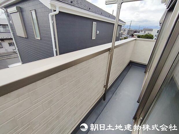 <バルコニー>南向きで陽当たり良好です。