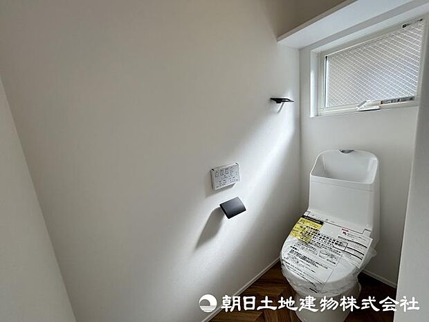<トイレ>お掃除しやすい、タンク一体型トイレです