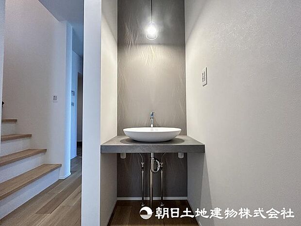 <洗面>1階トイレ前にもオシャレな洗面台がございます