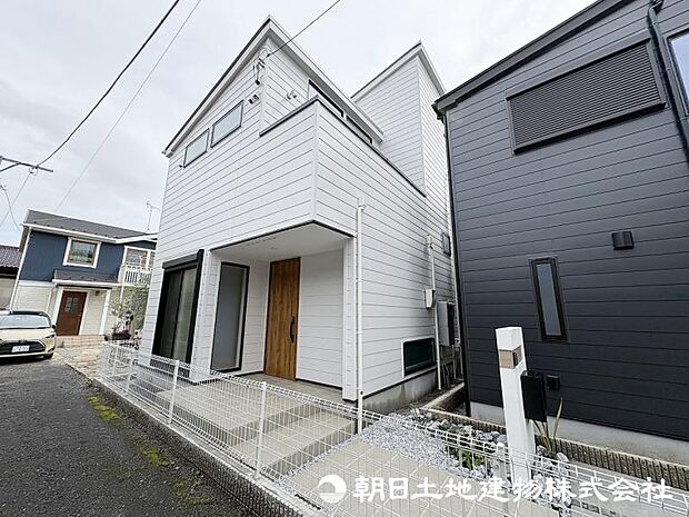 <外観>約8帖のルーフバルコニー付です