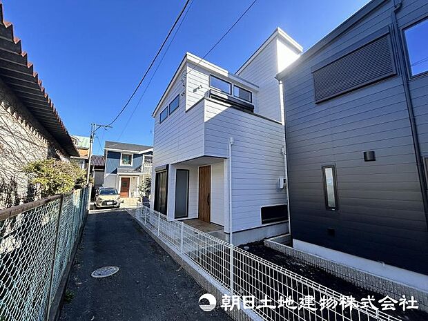 <外観>約8帖のルーフバルコニー付です