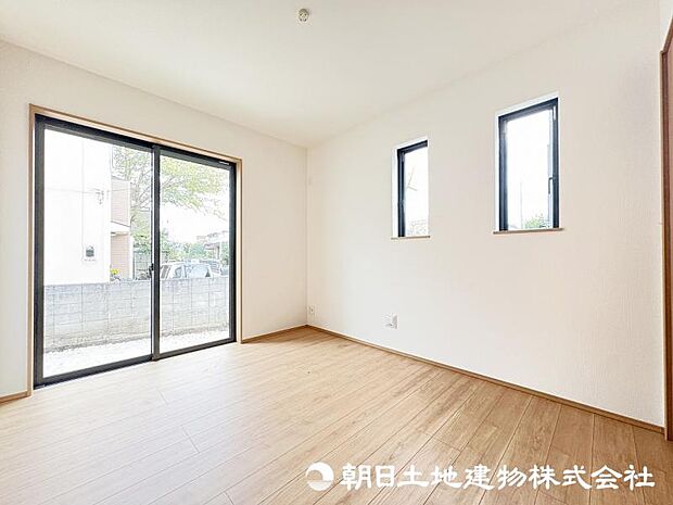 ＜洋室＞リビングとつながる明るい洋室5.25帖です。