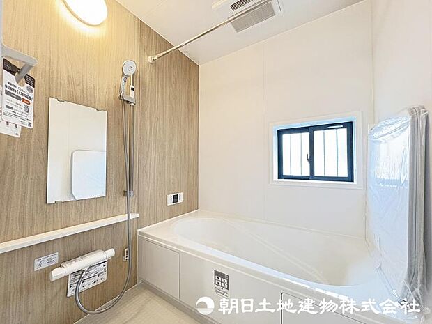 ＜浴室＞1坪タイプの広いユニットバスです。