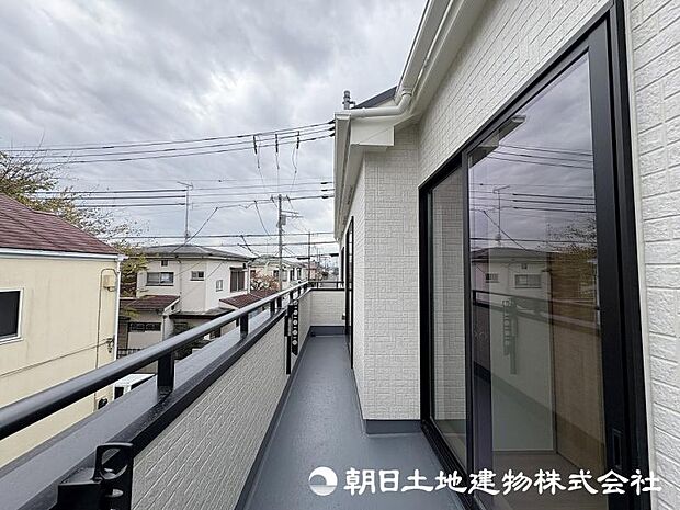 ＜バルコニー＞東南向きで陽当たり良好です。