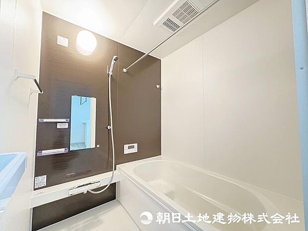 ＜浴室＞1坪タイプの広いユニットバスでお寛ぎいただけます。