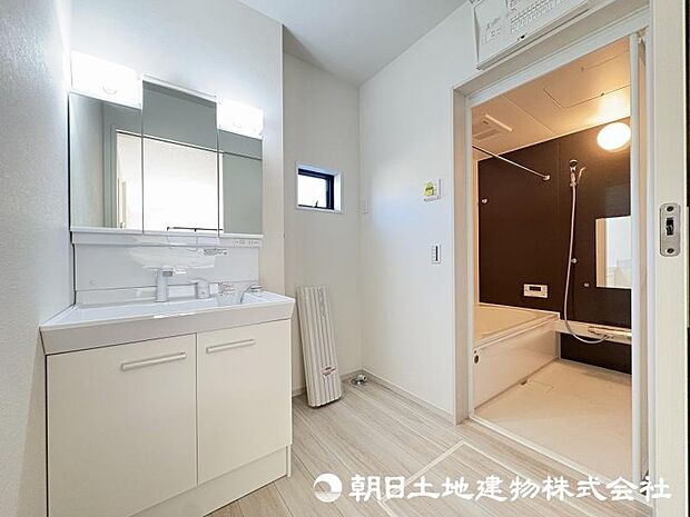 <洗面室>キッチン背面から使えて家事動線がスムーズです。